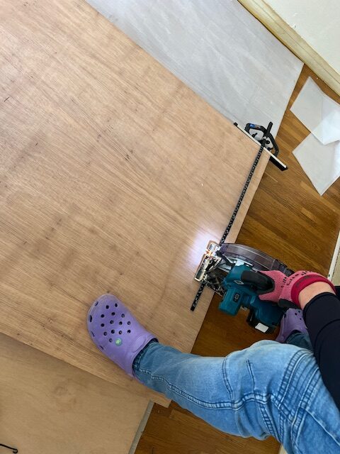 コンパネを丸鋸で切る